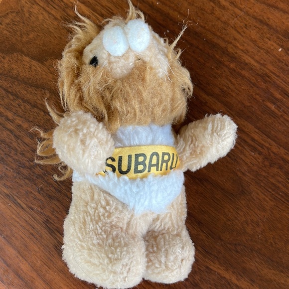 VINTAGE BUNDLE - SUBARU DEALERSHIP PRINT AD BOOKLET 1976 & STUFFED ANIMAL LION - Picture 7 of 12